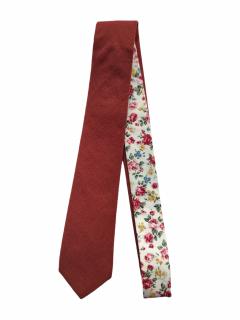 Cihlová pánská kravata s květinovým podkladem