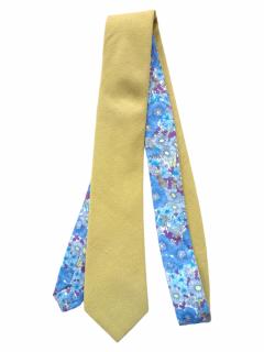 Hnědo žlutá pánská kravata s květinovým vzorem