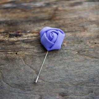Lila fialová květinová brož do klopy