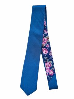 Modrá pánská kravata s květinovým podkladem