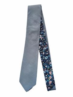 Šedá pánská kravata s květinovým vzorem