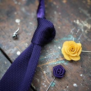 Tmavě fialová pletená pánská kravata
