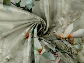 Satén hedvábný, digitální potisk květů magnólie Indonésie