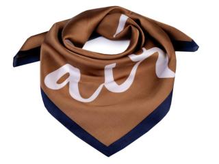 Saténový šátek s nápisem Love 70x70 cm