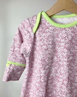 Novorozenecké košilky vzorovaná bavlna 2 velikosti Barva, vzor: Lila s bílými lístky a zeleným lemem, Materiál: Bavlna, Velikost: 0-6 m