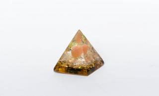 Orgonit pyramida oranžová 30x30mm