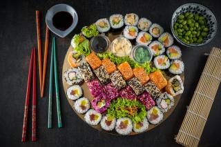 Tác sushi 40ks (chlazené, neposíláme) Den a čas vyzvednutí:: nejbližší pátek v čase 10:30-16h