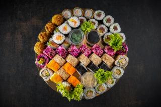 Tác sushi 50ks (chlazené,neposíláme) Den a čas vyzvednutí:: nejbližší pátek v čase 10:30-16h