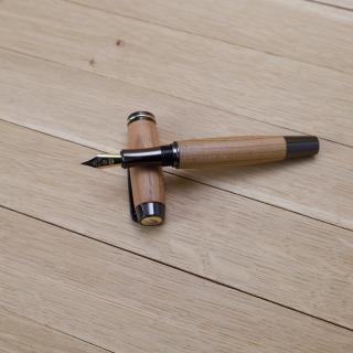 Dřevěné pero Gentleman – akát 44