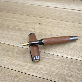 Dřevěné pero Gentleman – mahagon 37