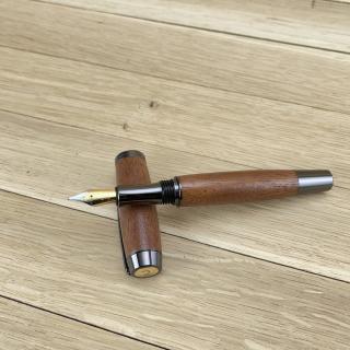 Dřevěné pero Gentleman – mahagon 38