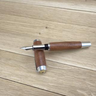 Dřevěné pero Gentleman – mahagon 53