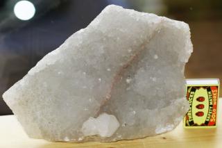 Apofylit 1,72 kg - průsvitné třpytivé  Akášické krystaly  z Indie   Vesmírné/Mistrovské krystaly . Výběrové, čistě přírodní. 20 x 14 x 6 cm.