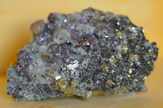 Galenit, Pyrit, Sfalerit a Křišťál - 514 g, úchvatná kombinace třpytivých sulfidů s jehličkami křišťálu   Kámen stability, vnitřní síly a životní…