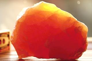 Kalcit oranžový 1,14 kg - velký, průsvitný v sytých barvách -  Kámen optimizmu, životního růstu a motivace   Výběrový kvalitní přírodní dekorativní…