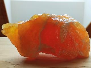Kalcit oranžový 939 g - top kvalitní, velký, průsvitný v sytých barvách   Kámen optimizmu, životního růstu a motivace . Výběrový kvalitní přírodní…
