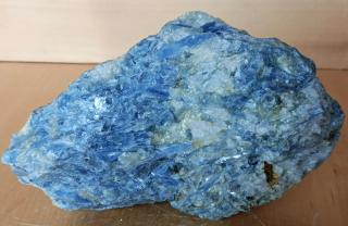 Kyanit modrý (Disten) 1,75 kg - velký, přírodní, surový. Umístitelný do více poloh  Ochrana, Harmonie, Psychická vyrovnanost, Klid, Kreativita. 17 x…