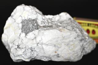 Magnezit (Howlit) - přírodní, surový, dekorativní. 14,3 cm | 848 g  Feng Šuej kámen čistoty, harmonie a klidu. Brazílie