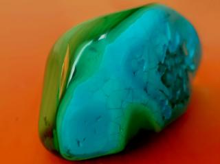 Malachit s chryzokolem 144 g - v top kvalitě, čistý bez horniny   Kámen splněných přání . 7,2 cm. DR Kongo