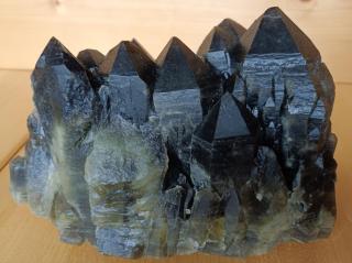 Morion -  Katedrála  2,5 kg ! - mimořádně velká a estetická srostlice 2,5 kg!  Dunkler Rauchquarz | Dark smoky quartz. Madagaskar. 20 x 13 x 10,5 cm