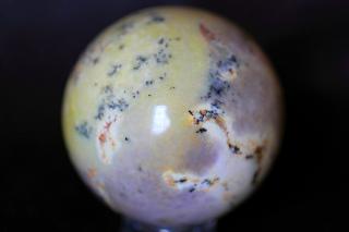 Opál hlubinný - koule 426 g. Extra kvalitní s pestrobarevnou kresbou  Feng Šuej - pravdy, dokonalost, ochrana, bezpečí. Dodáváno se stojánkem.…