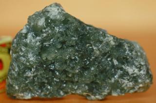 Prehnit - vzácný přírodní  Kámen čisté mysli  bez horniny s oboustrannou krystalizací. 286 g  Kvalitní přírodní. 10,2 x 6,7 x 3,7 cm. Maroko