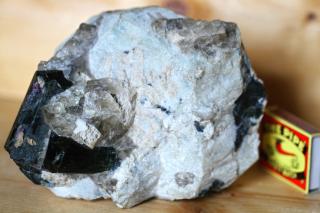 Turmalín Elbait (Verdelit a Rubelit), Záhněda, Křemen - unikátní estetický minerál. 1,28 kg!  Feng Šuej: Silná ochrana, Hojnost, Životní síla.…