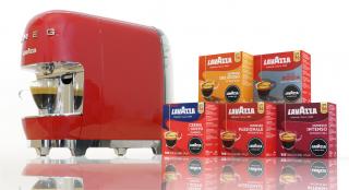 Kávovar Lavazza A Modo Mio LM200 SMEG Red Červený 1ks a dárek