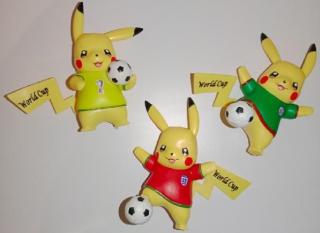 Pokémon figurka Pikachu fotbalista - více barev na výběr