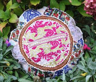 Indický patchwork relaxační dekorační povlak na polštářek MAHARI - ruční práce, podsedák bílý, DOPRAVA ZDARMA