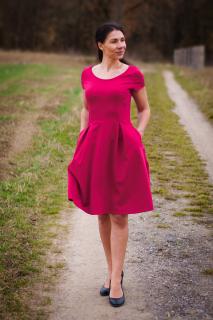Dámské šaty Paola třešňové Barva: třešňová, Velikost: 50