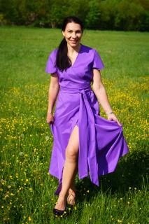 Dlouhé saténové šaty Moon fialová Barva: fialová, Velikost: 38