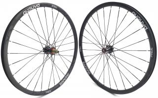 1035g Karbonová zapletená kola PANCHOWHEELS PRIDE 29, náboje Extralite, BERD Spokes Typ ořechu: Shimano Microspline