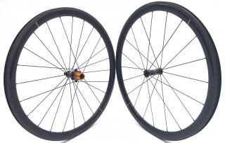 1419g Karbonová zapletená kola PANCHOWHEELS RUSH 38 plášťová, náboje PanchoWheels PRIDE, Sapim CX Ray Typ ořechu: SRAM XDR