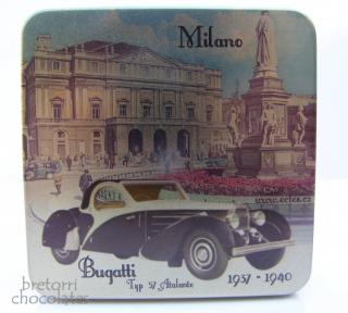 Plechová čtvercová dóza s obrázkem Bugatti (velikost 9x9x4 cm)