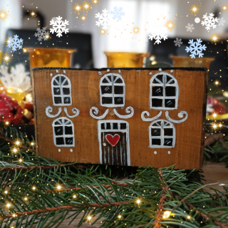 Domeček z vánoční vesničky se srdíčky (Dekorace pro radost)