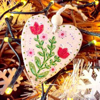 Vánoční srdíčko s květy (Dřevěná, ručně malovaná dekorace Srdce)