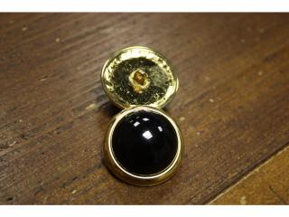 Černý knoflík-bochánek se zlatým prstencem Velikost: 30 mm