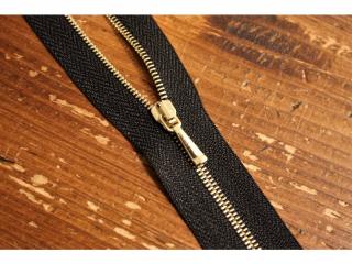 Černý zip se zlatým kovem,  14cm, 30cm, 40cm, 60cm, 70cm, 80cm delka zipů: 14 cm