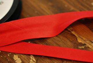 Červený gabardénový šikmý proužek 15 mm, 25 mm šíře stuhy gumy: 15 mm