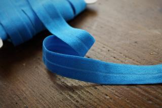 Modrá lesklá jemná guma - lemovka, 19 mm