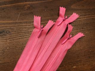 Skrytý zip v růžové barvě  22cm, 35cm, 50cm, 60cm delka zipů: 22 cm