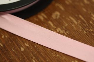 Světle růžový gabardénový šikmý proužek 15 mm