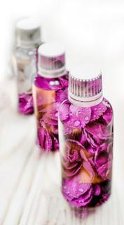* Rose & damašský květ - Parfém Množství: 10 ml