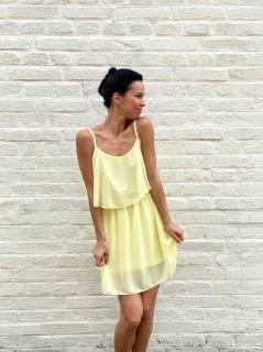 krátké šaty Izi Barva: žlutá