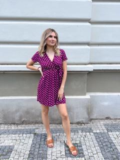 krátké šaty s puntíky Barva: fialová - švestková