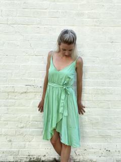 lehké šaty s volánky Barva: Zelená