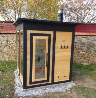 Finská sauna z cedru, saunový domek 2x2m, 44mm, smontovaná