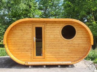 Oválná sauna s odpočívárnou 4×2.4 m, smrk Sauna: Rozložená v balíku na vlastní montáž