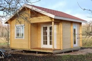Venkovní finská sauna Boden, 3 místnosti a terasa, 4.3×4.6m, tl 70mm Sauna: Rozložená v balíku na vlastní montáž